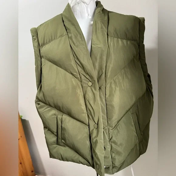 NWT Blank NYC Evereve Oversized Puffer Matcha Latte Green Vest Size Large - Picture 6 of 9